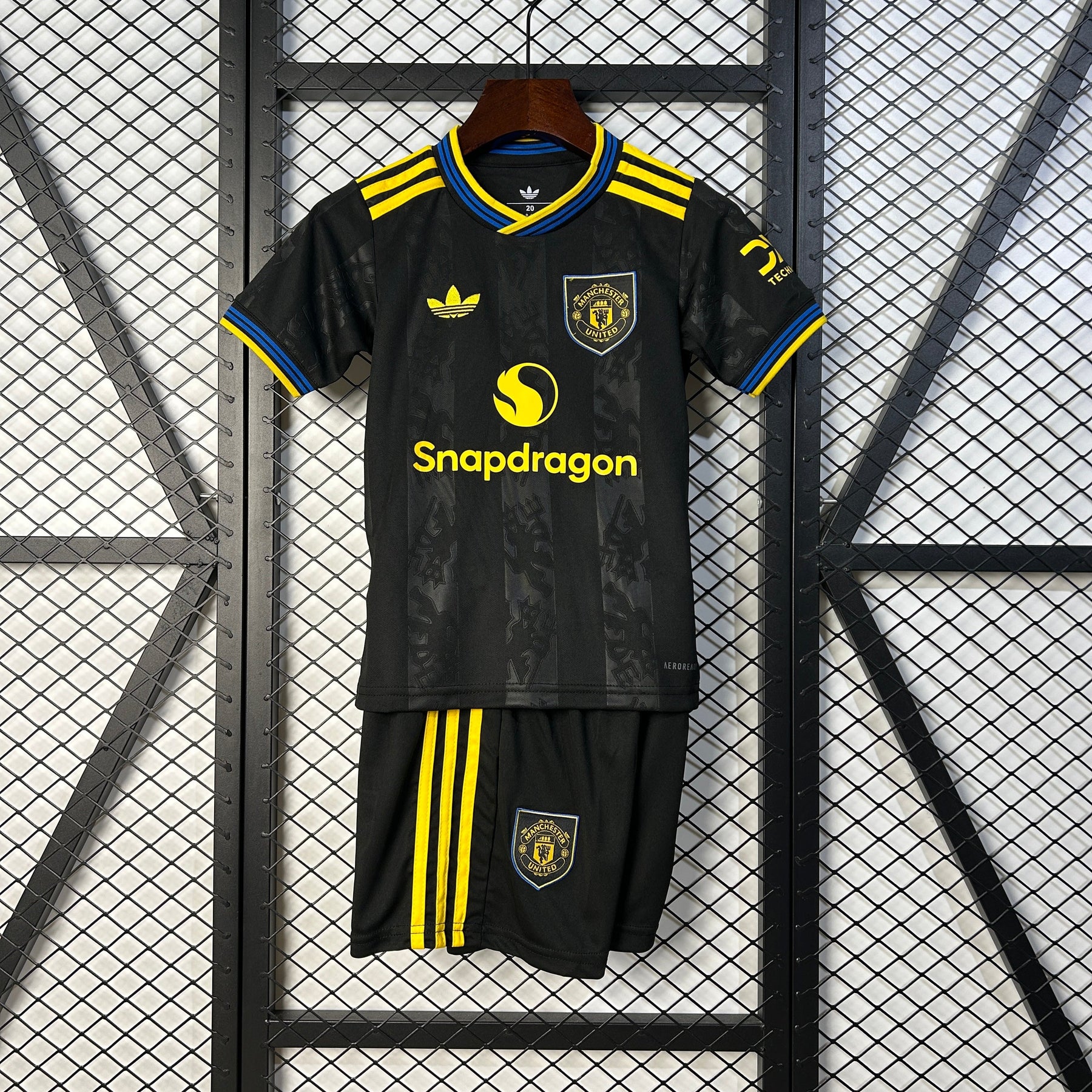 MANCHESTER UNITED III 25/26 CONJUNTO INFANTIL